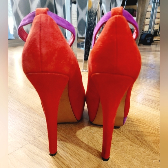 H by Halston Suede Stiletto Heels - Picture 4 of 5